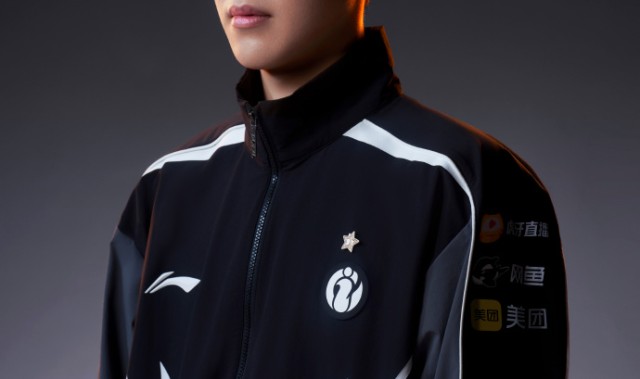 😎承錄！LPL官方晒IG出征图：信念为铠，此战留名