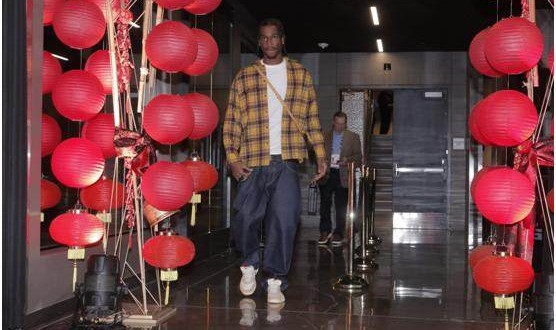 NBA新春贺岁！国王主场舞龙舞狮庆除夕