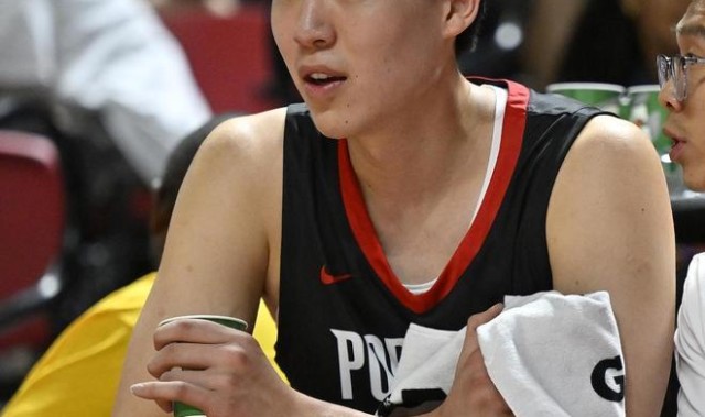 朱芳雨当年打错人了？杨瀚森近期打最好一场，仍被临时主帅踢出队