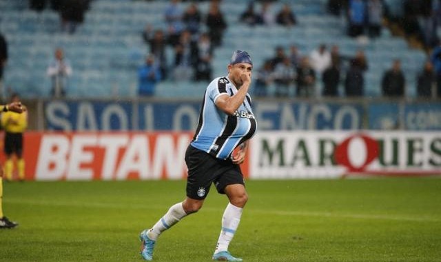 v体育官网-艾克森替补登场梅开二度 助格雷米奥5比1大胜对手